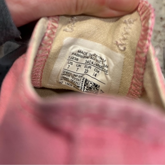 Pink Converse Toddler Size 7 - Picture 5 of 5
